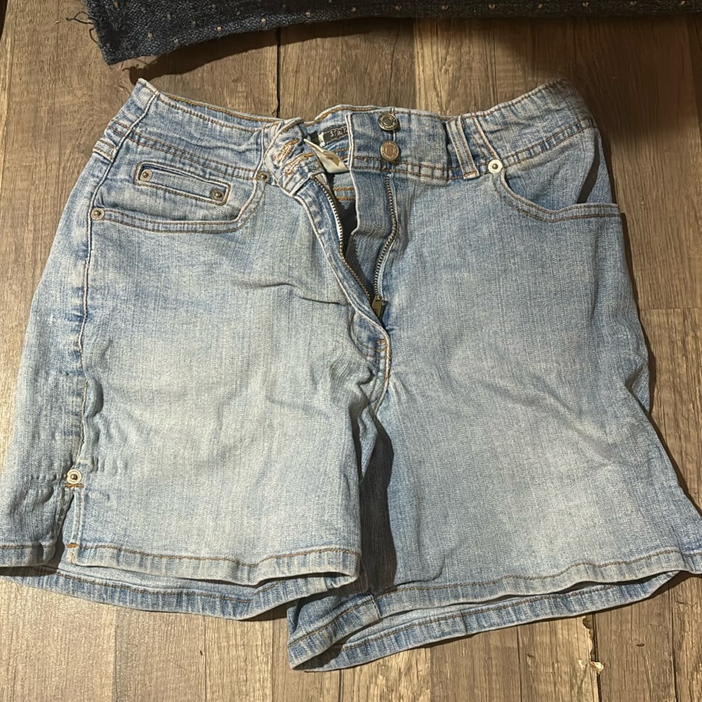 St John’s Bay women’s shorts size 4 gently used great condition